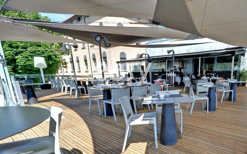 terrasse en bois avec vue panoramique  pour prise de vues photos Rhône Alpes